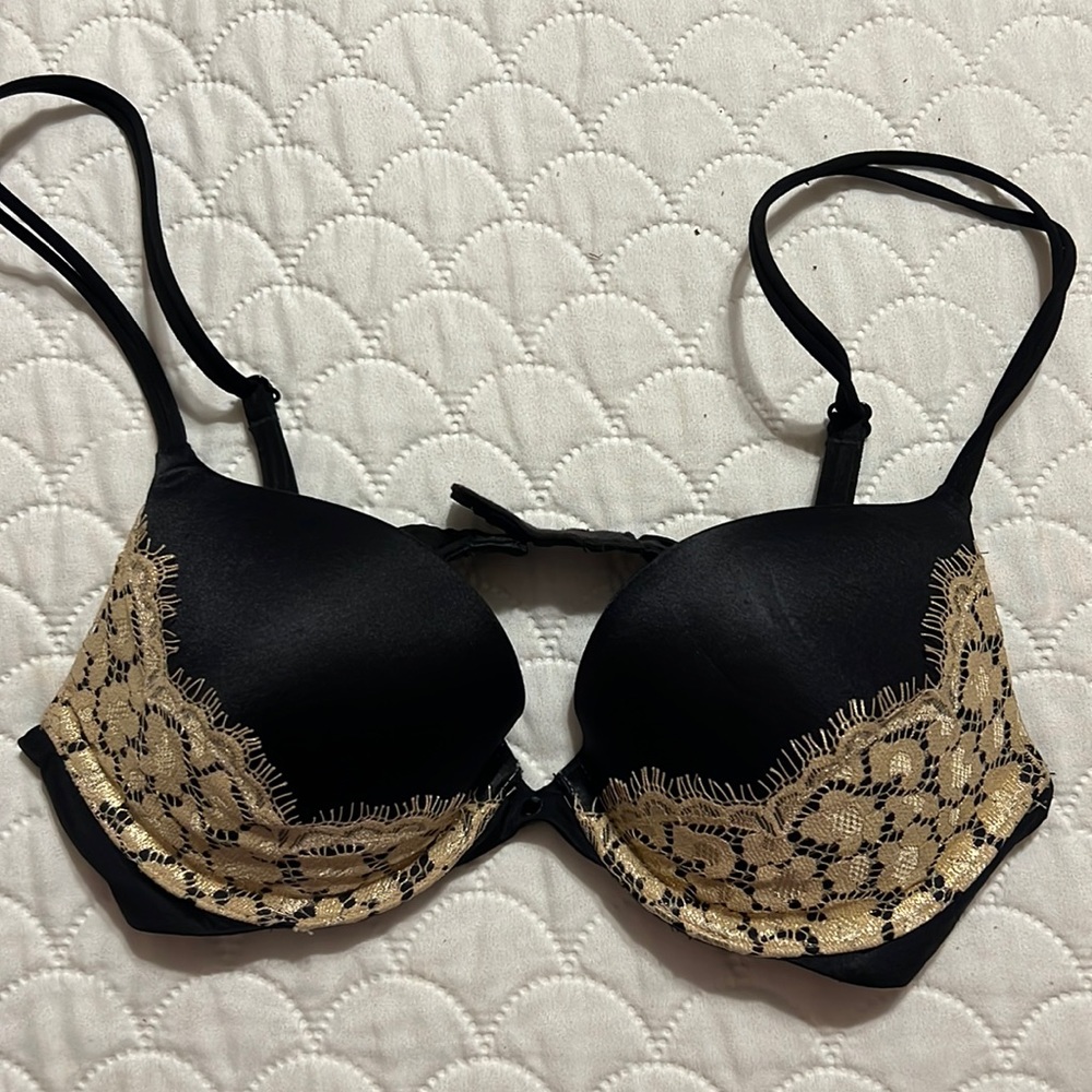Victoria’s Secret bra 32B